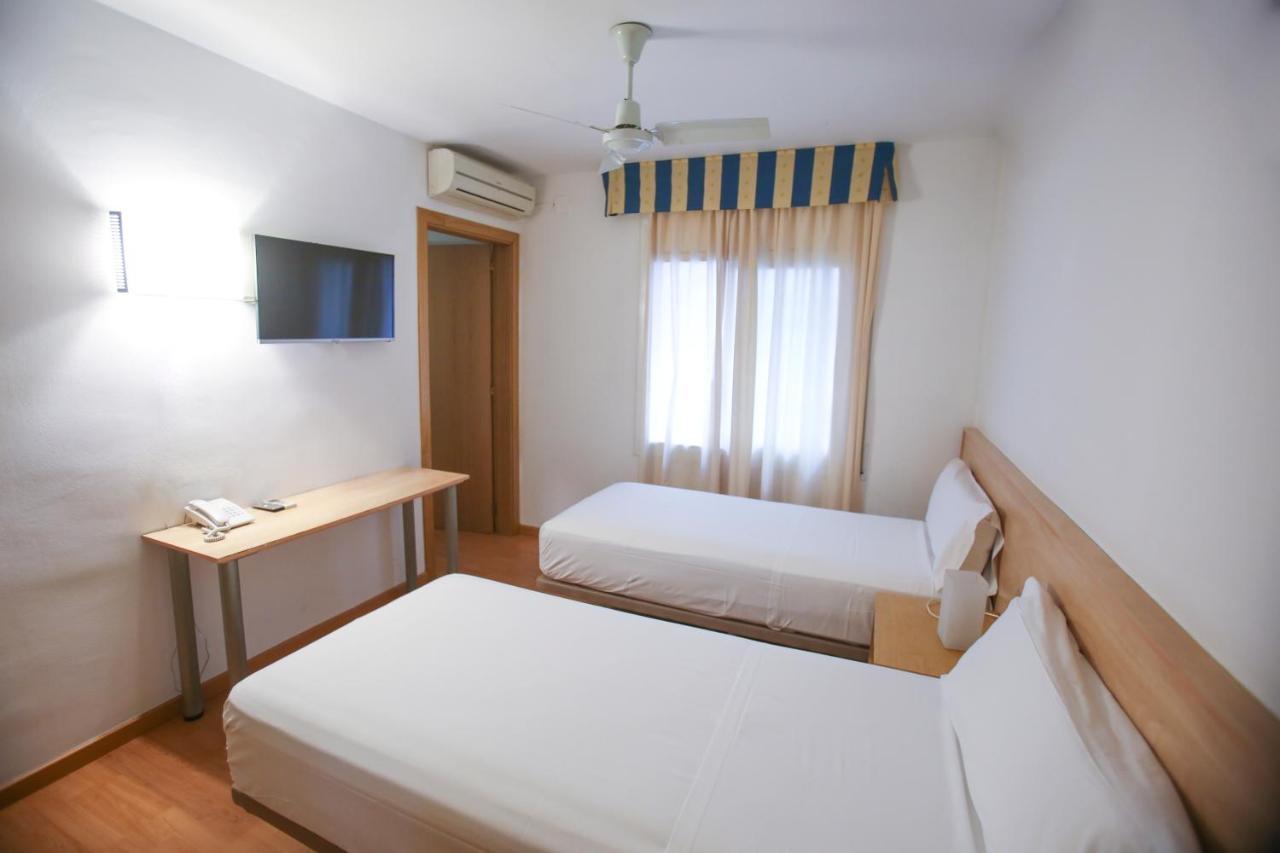 Gatell Hotel Vilanova i la Geltrú Esterno foto