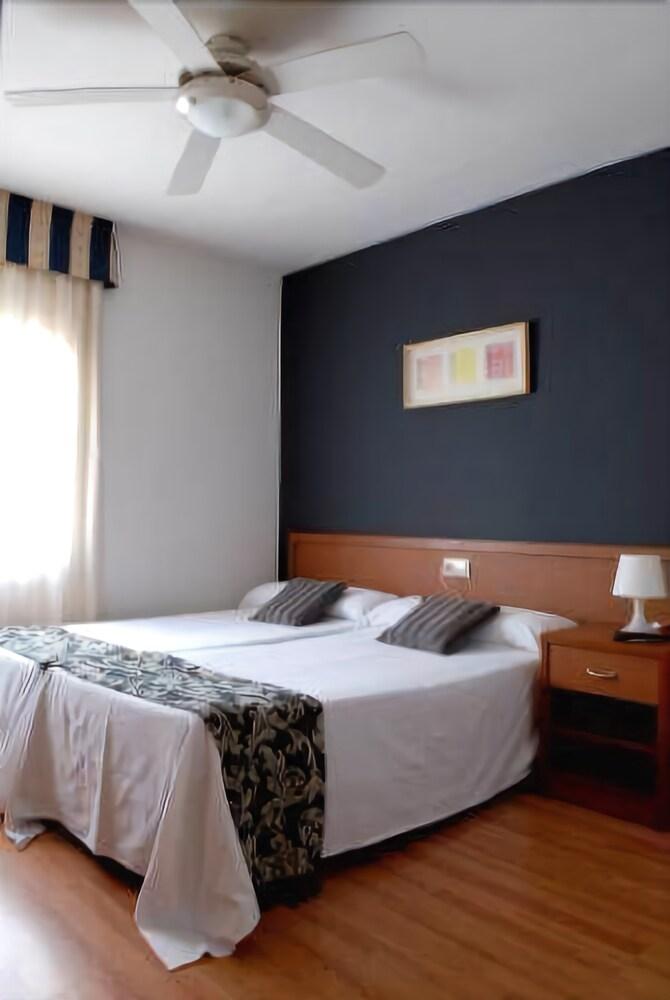Gatell Hotel Vilanova i la Geltrú Esterno foto